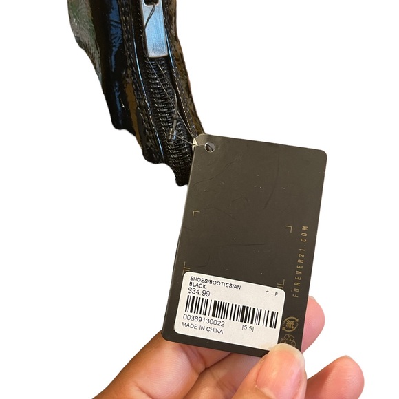 NTW!! Forever 21 Black Combass Bootie Size 5.5 - Picture 7 of 7